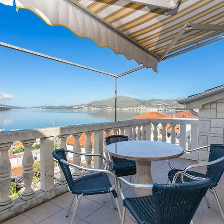 Seaside With A Swimming Pool Okrug Gornji, Ciovo - 11374 Apartman *