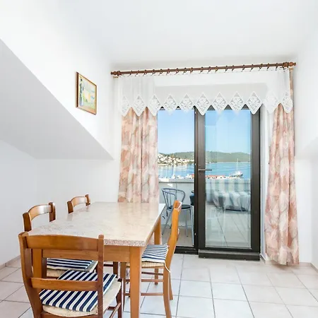 Apartman Seaside With A Swimming Pool Okrug Gornji, Ciovo - 11374 Trogir